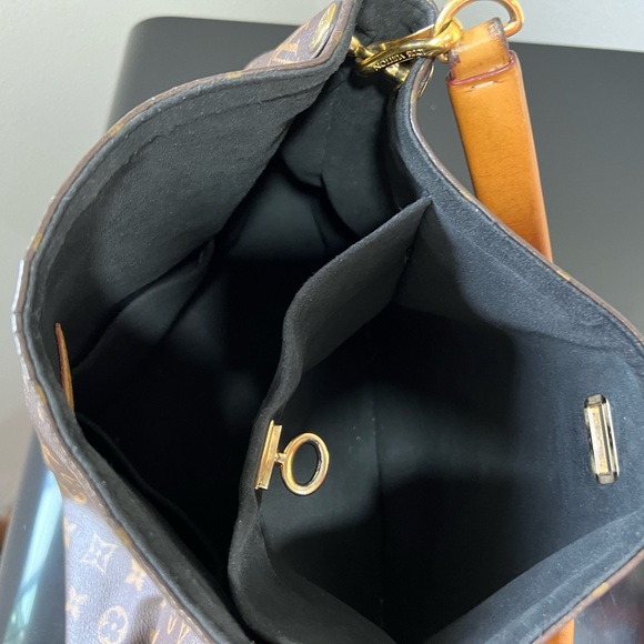 Louis Vuitton Gaia Mng Noir - Picture 7 of 9